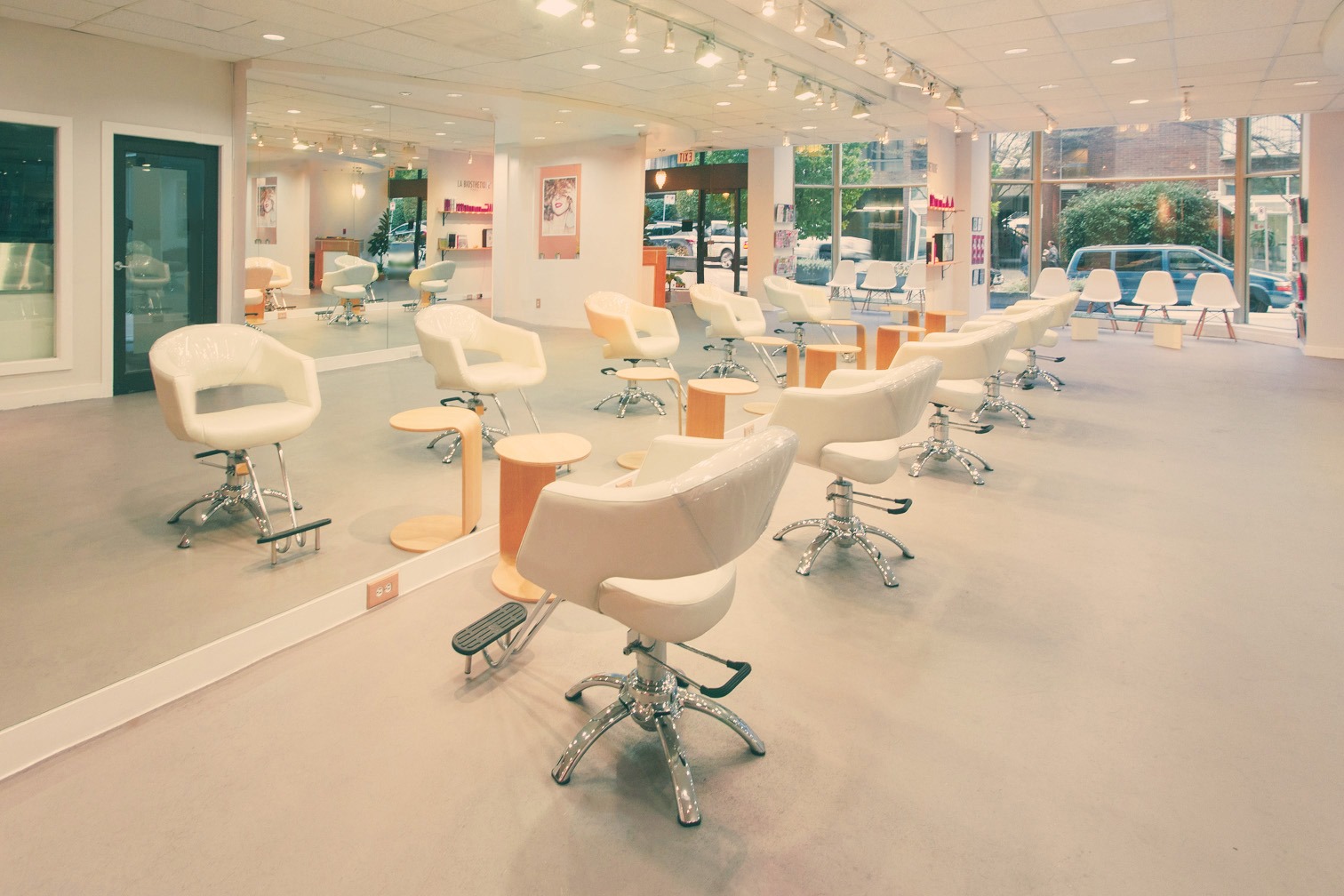 ヘアスタイリスト 募集 - salon esprit イメージ画像