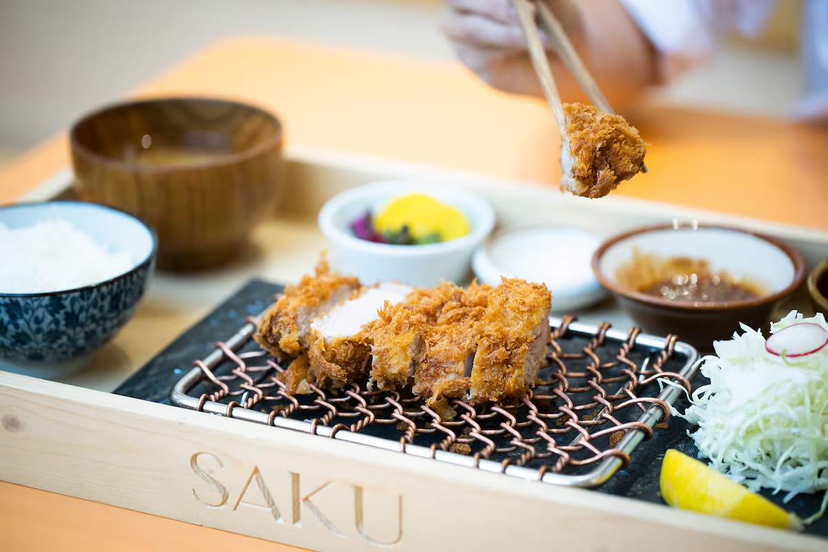 Server – フロアスタッフ (floor staff) /スーパーバイザー候補(Supervisor) - Saku Brentwood イメージ画像