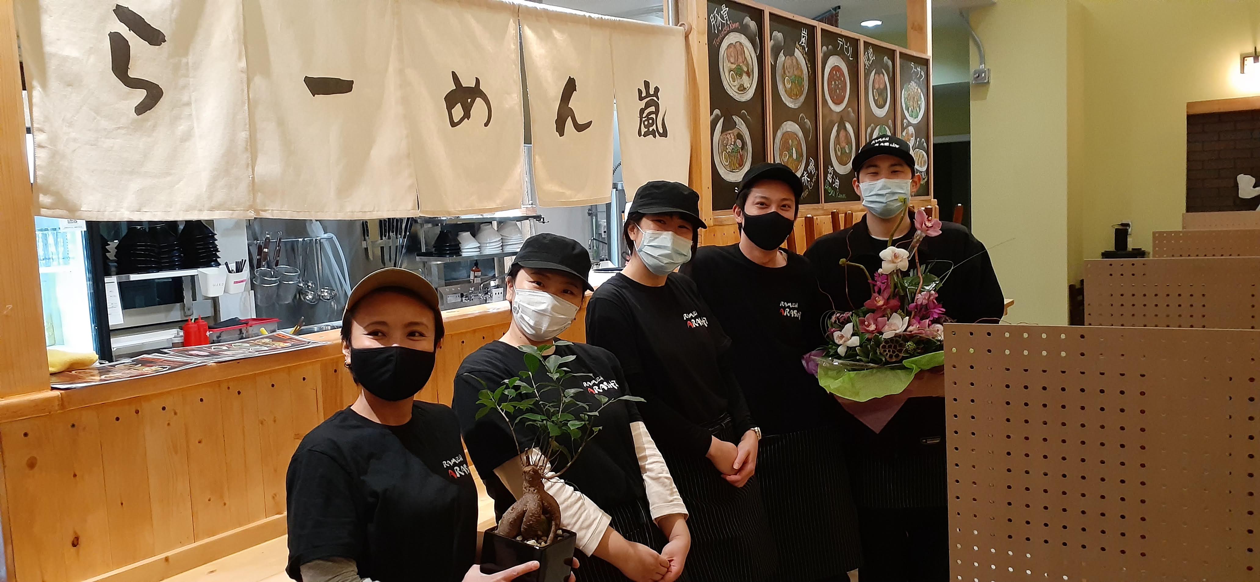サーバーならびにキッチンスタッフ募集 - ラーメン嵐ビクトリア店 Title image