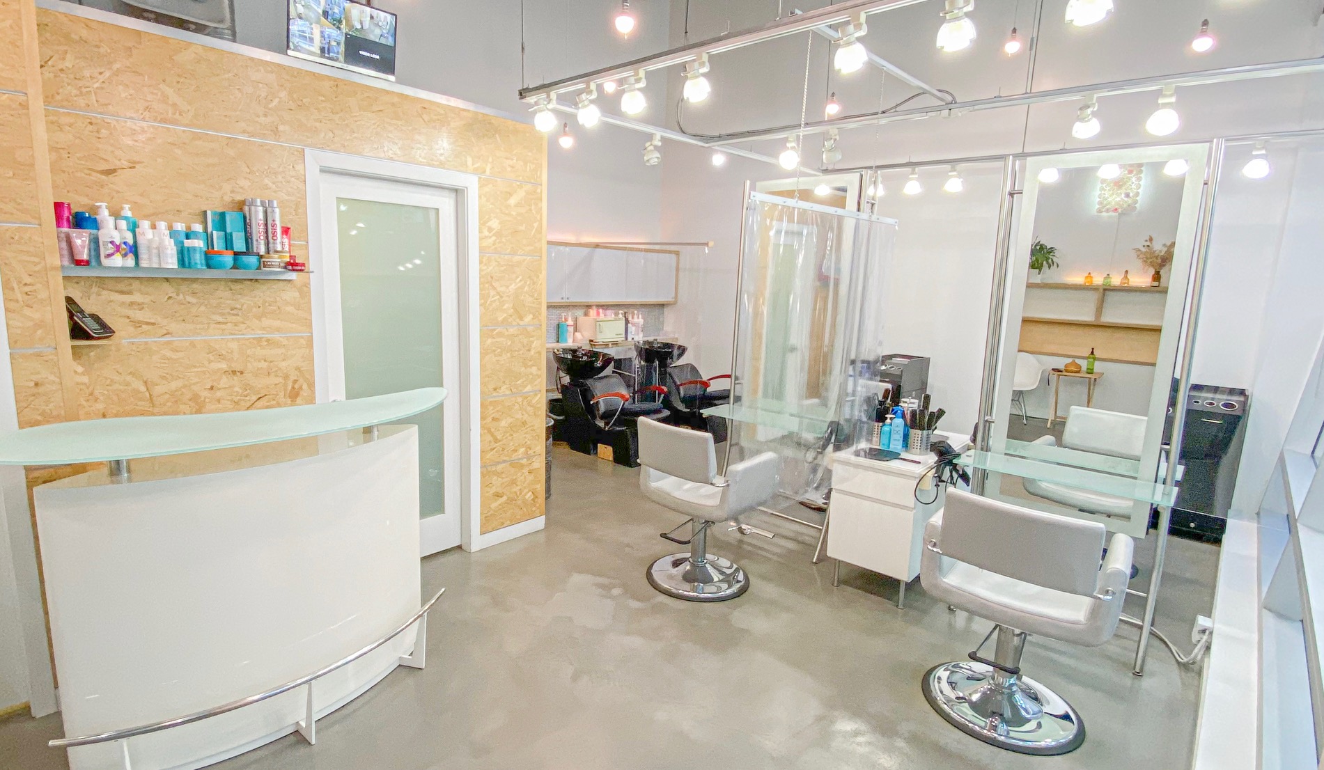 ヘアスタイリスト募集 - Sakura Salon Title image