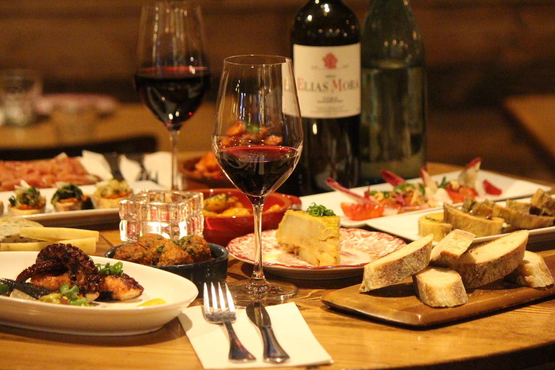 キッチンスタッフ募集 - Barcelona Tapas&Wine Bar Title image